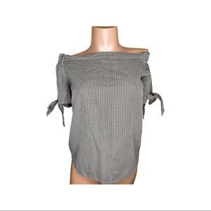 Passport plaid off shoulder top | Size: L | Colour : black and white